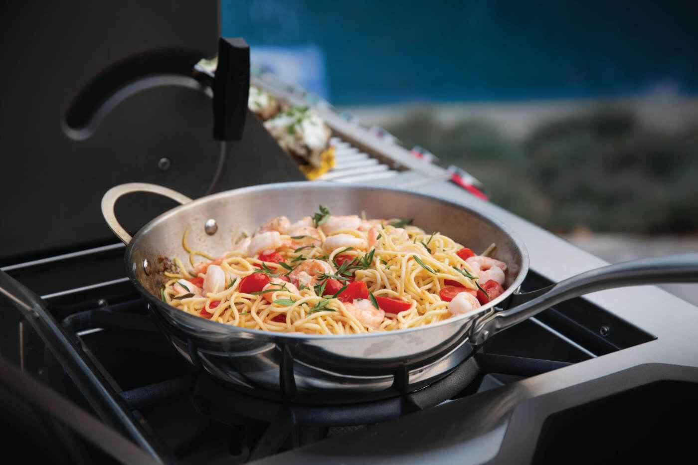 Napoleon Prestige PRO™ 825 with Power Side Burner