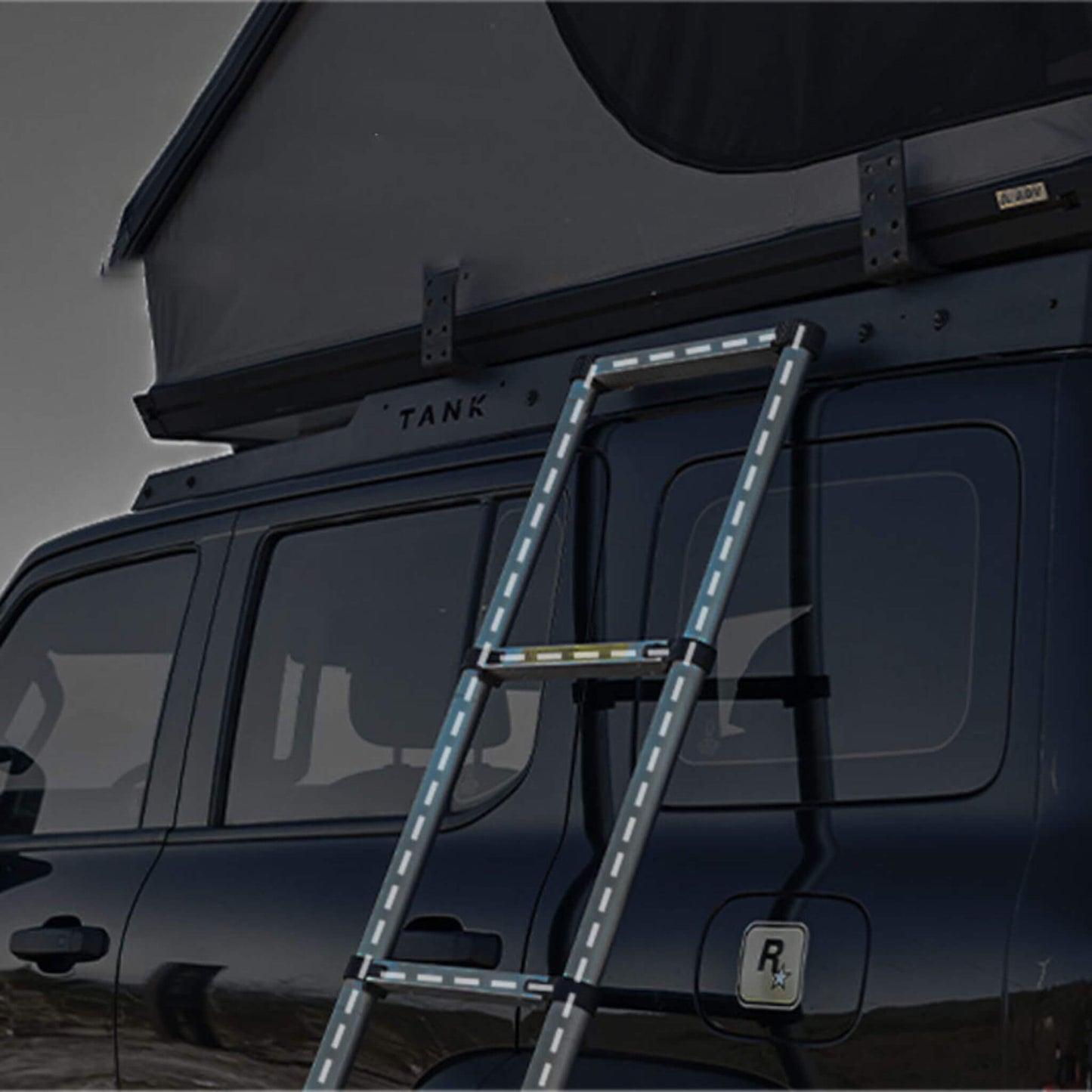 Trailora Heavy-Duty 2-3 Person Hardshell Rooftop Tent With Ladder (SAK93120)
